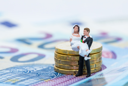 Hochzeitspaar und Geld